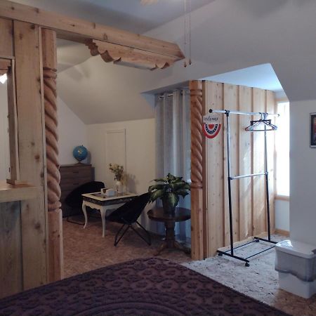 Quiet Upstairs Studio Close To Town 420 Friendly ตรินิแดด ภายนอก รูปภาพ